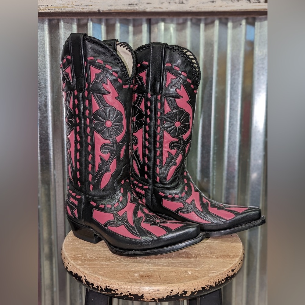 Lane Pink/Black Boots
